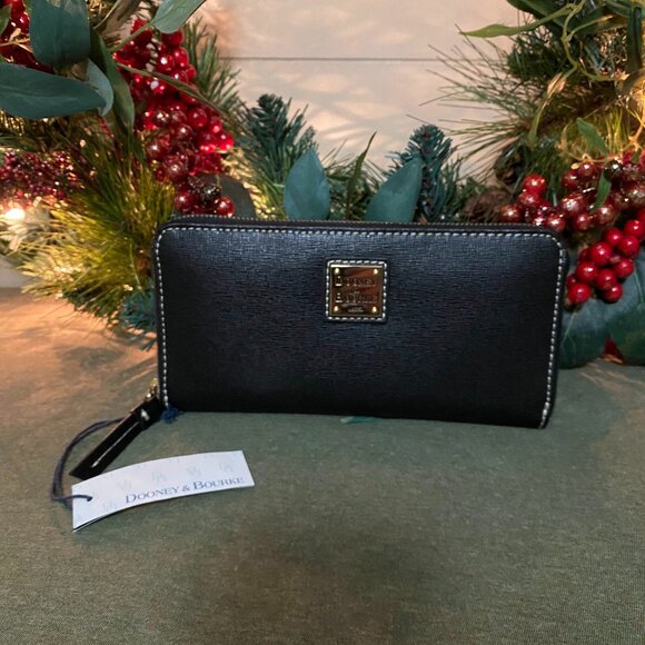 Dooney & Bourke Zip around wallet - Picture 1 of 8